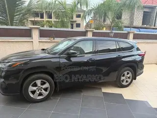 Toyota Highlander LE 2021 Black