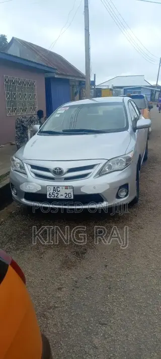 Toyota Corolla LE 4dr Sedan (1.8L 4cyl 4A) 2013 Silver