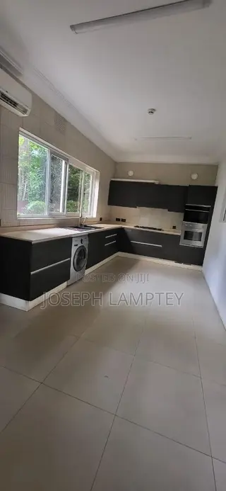 3bdrm House in Joseph Lamptey, Airport Residential Area for rent