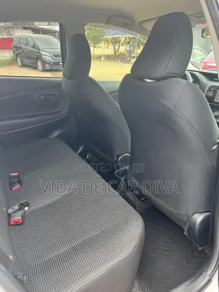 Toyota Vitz 1.3 FWD 5dr 2015 Silver