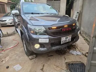 Toyota Hilux 2012 White