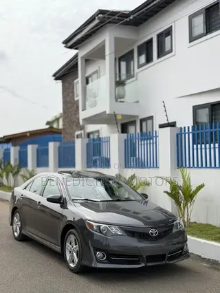 Toyota Camry SE 4dr Sedan (2.5L 4cyl 6A) 2014 Gray