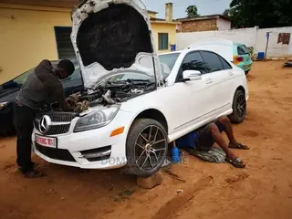 Mercedes Benz Mechanic Shop