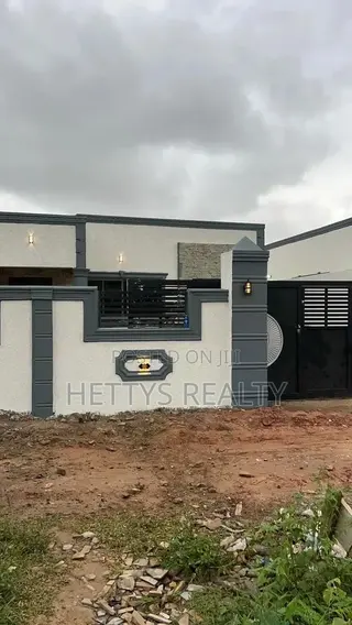 3bdrm House in Oyarifa for sale