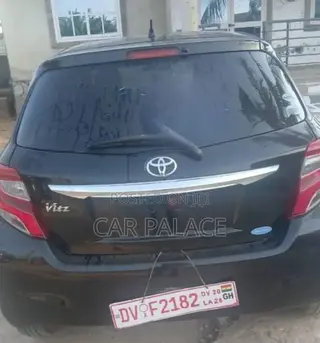 Toyota Vitz 1.3 FWD 5dr 2016 Black