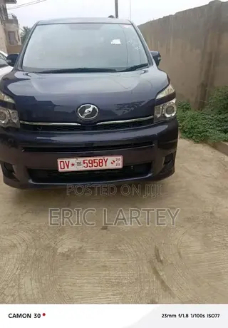 Toyota Voxy 2014 Beige