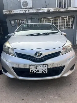 Toyota Vitz 1.0 FWD 5dr 2012 Silver