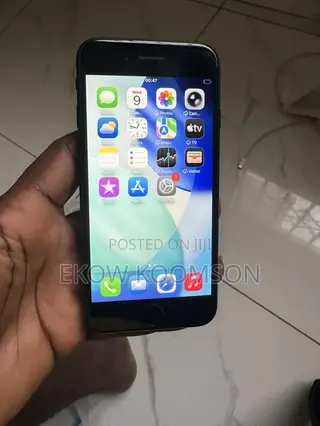 Apple iPhone SE (2020) 64 GB Black
