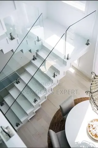 12mm Clear Tempered Staircase Balustrade, Spigot System.