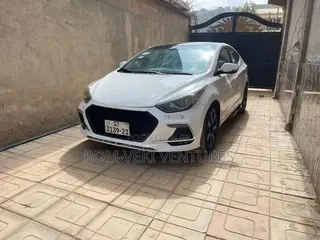 Hyundai Elantra Limited Sedan FWD (1.8L 4cyl 6A) 2013 White