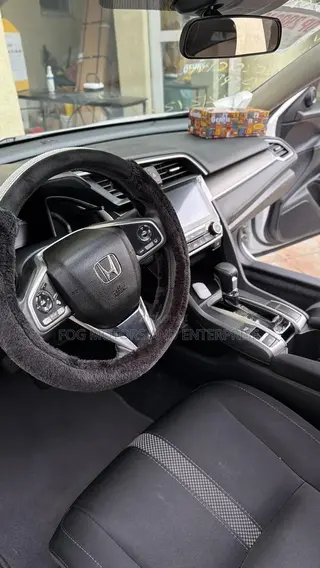 Honda Civic EX Hatchback 2020 White