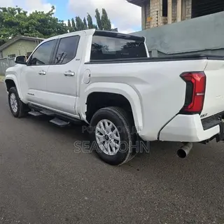 Toyota Tacoma SR Double Cab 4WD 5.0 ft. SB (Automatic) 2025 White