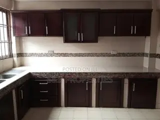 3bdrm Apartment in Ashomang Estate for rent