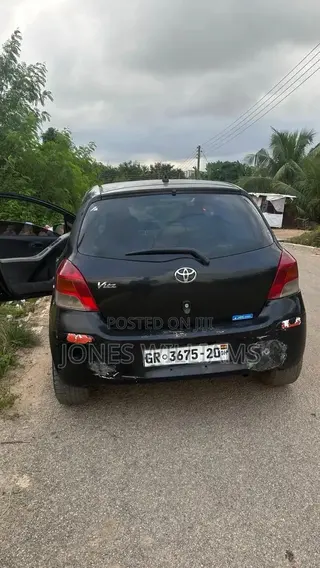 Toyota Vitz 2010 Black