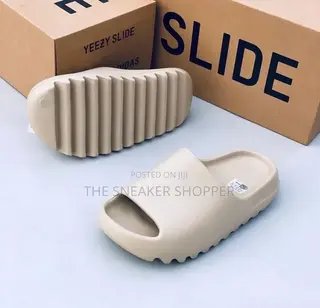 Adidas Yeezy Slides Comes With Box