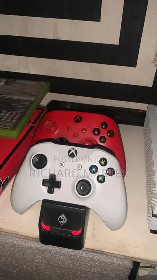 Xbox One S 1TB White - 2 Controllers + FC 26 & Mortal Kombat