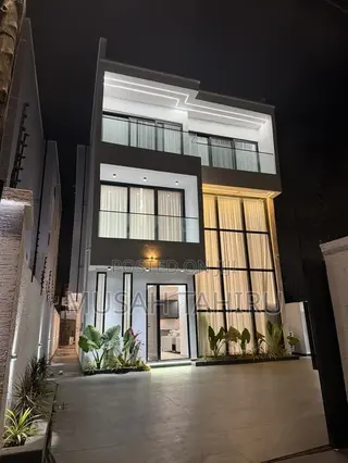 Furnished 4bdrm Penthouse in Jose Gh Hub, School Junction for sale