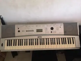 Yamaha DGX 220 Digital Keyboard