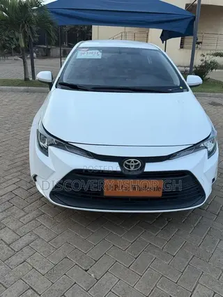 Toyota Corolla SE 2023 White