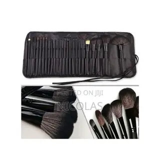 24 PCS Professional Makeup Brush Set SKU 233919