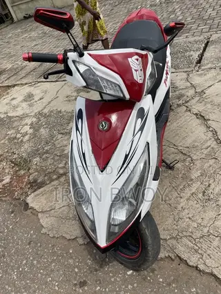 SYM Symnh 2022 White
