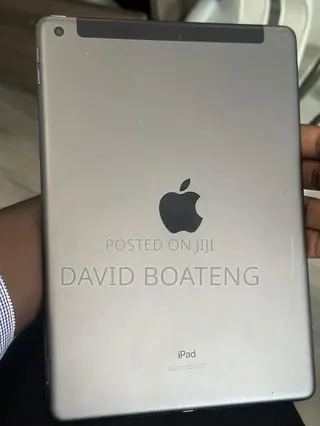 Apple iPad 9.7 32 GB Gray