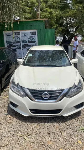 Nissan Altima 2018 White