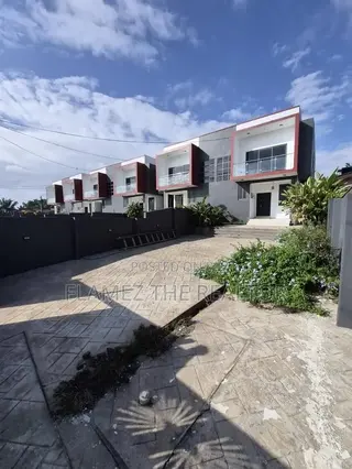 3bdrm House in Acp Interchange, Pokuase for sale