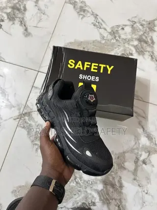 Black Safety Sneakers With Dial Closure