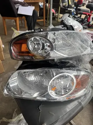 Nissan Sentra 2004,2005 Headlight Pair