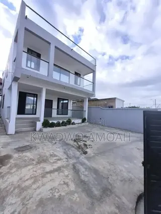 5bdrm House in Pokuase for sale