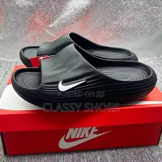 Nike Slides Black and White
