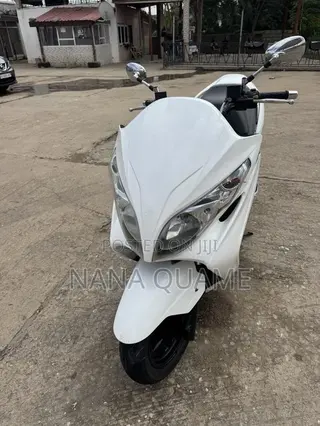 Suzuki Burgman 2022 White