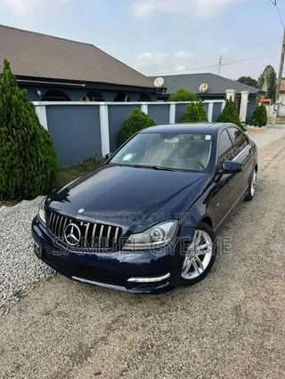 Mercedes-Benz C250 2014 Blue