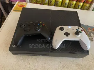 Xbox One With 2 Controllers Loaded With Games