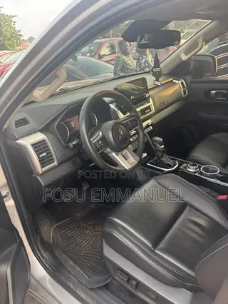Mitsubishi L200 2025 Silver