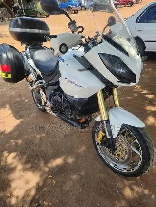 Triumph 2017 White