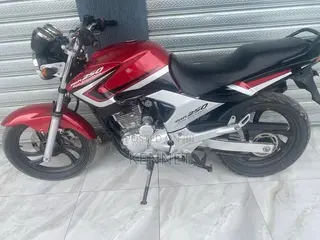 Yamaha YBR 2025 Red