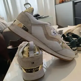 Wholesales/ Bulk Sales of Designer Sneakers From Holland