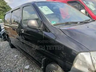 Toyota HiAce 2010 Green