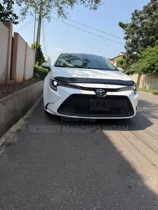 Toyota Corolla LE 2020 White
