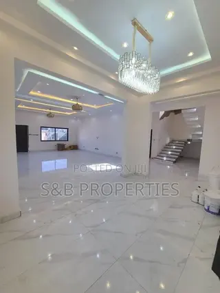 4bdrm Duplex in Ashomang Estate for sale