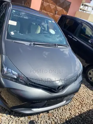 Toyota Vitz 2015 Gray
