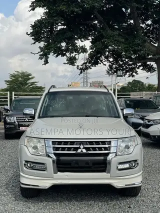 Mitsubishi Pajero 2017 White