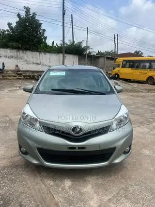 Toyota Vitz 1.5 FWD 5dr 2014 Green