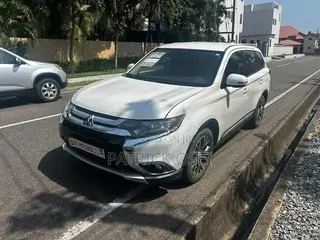 Mitsubishi Outlander 2017 Silver
