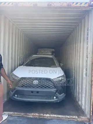 Toyota Corolla Cross XLE 4WD 2024 Gray