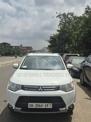 Mitsubishi Outlander SE 4dr SUV AWD (2.4L 4cyl CVT) 2015 White