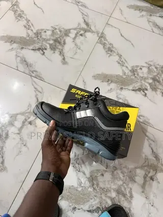 Industrial Safety Shoe With Anti-Slip Sole