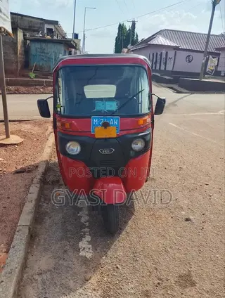 Bajaj RE 2026 Red